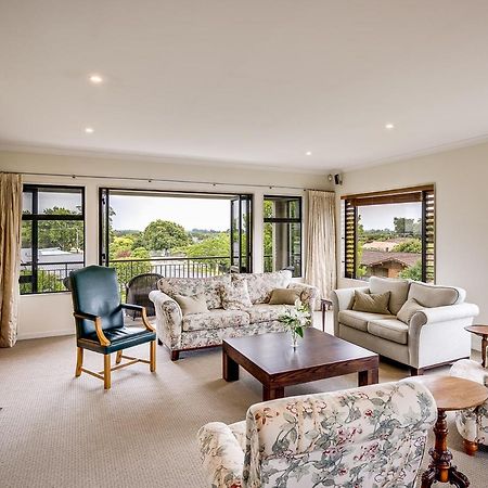 Busby Hill Villa - Havelock North Holiday Home מראה חיצוני תמונה