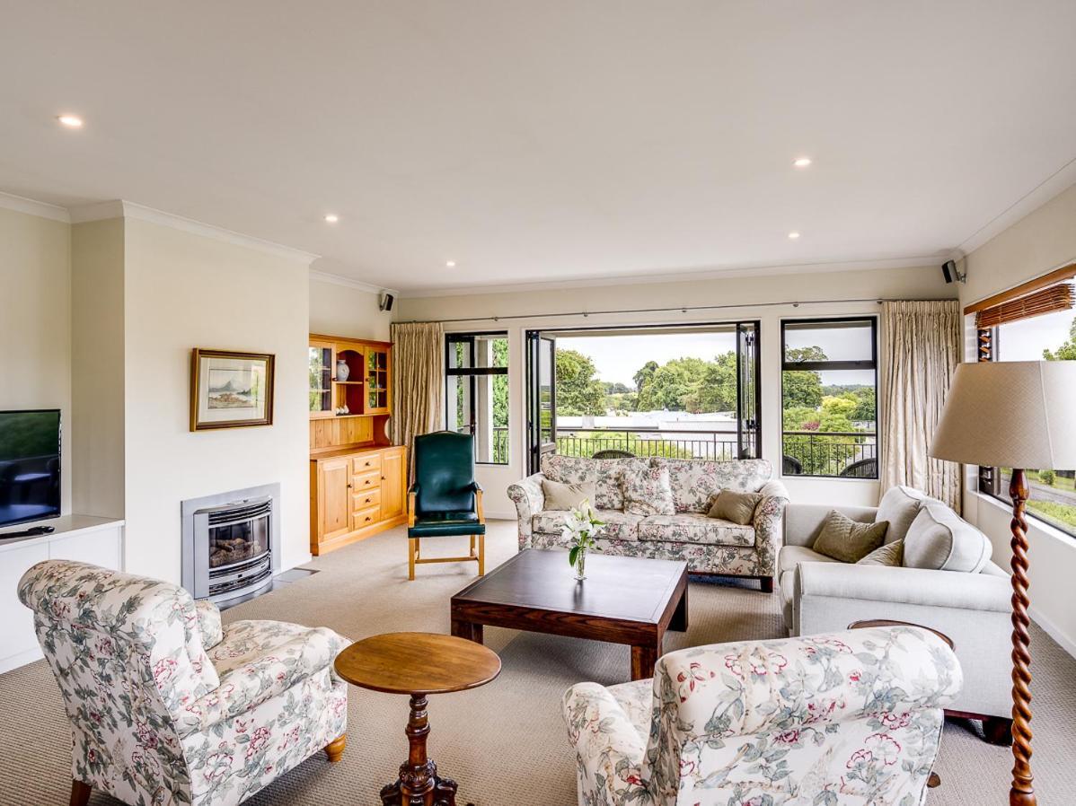 Busby Hill Villa - Havelock North Holiday Home מראה חיצוני תמונה