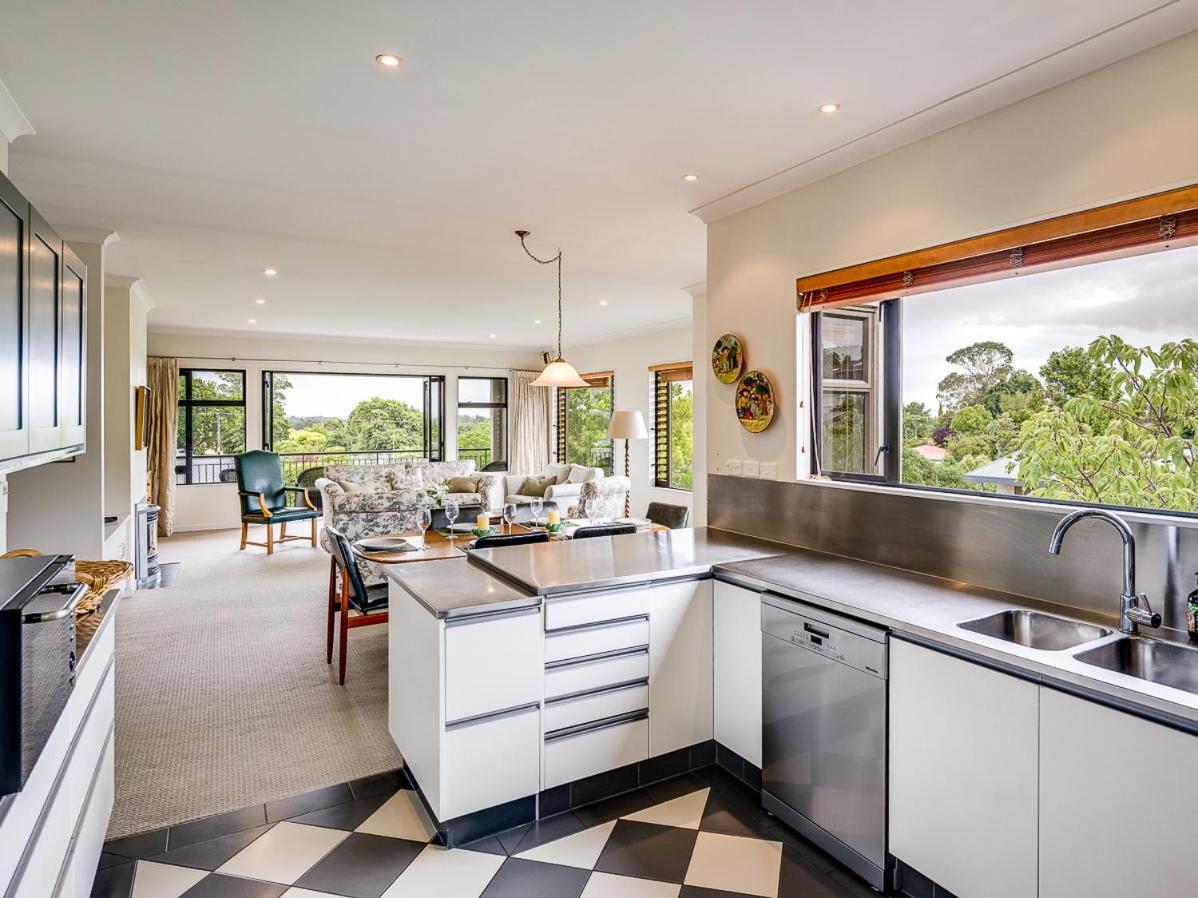 Busby Hill Villa - Havelock North Holiday Home מראה חיצוני תמונה