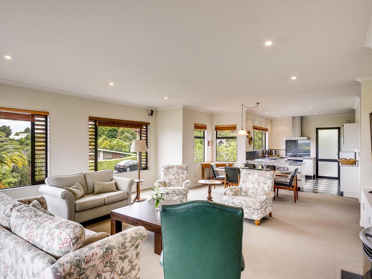 Busby Hill Villa - Havelock North Holiday Home מראה חיצוני תמונה