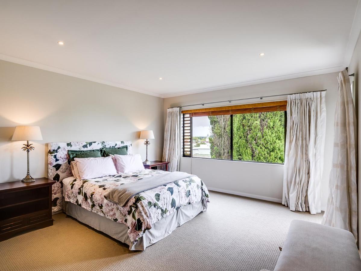 Busby Hill Villa - Havelock North Holiday Home מראה חיצוני תמונה