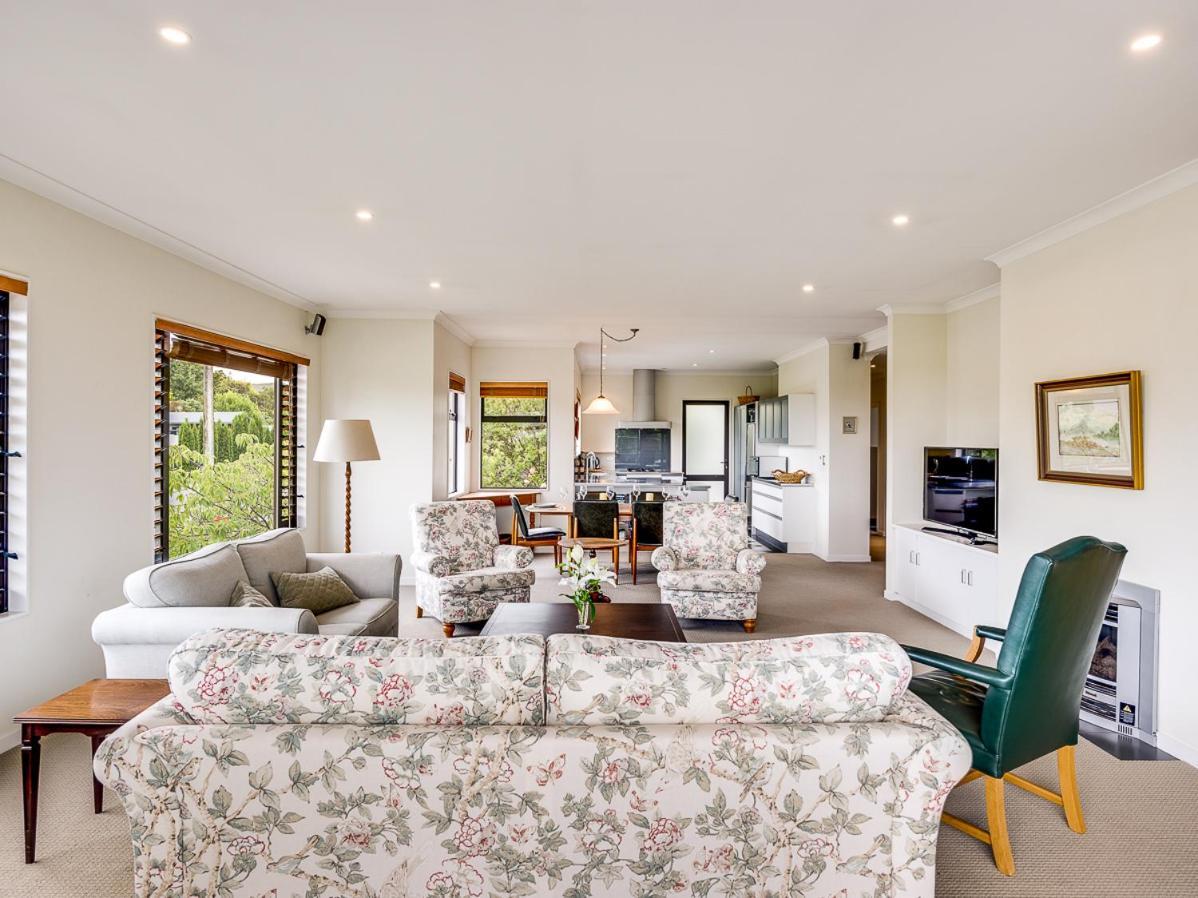 Busby Hill Villa - Havelock North Holiday Home מראה חיצוני תמונה