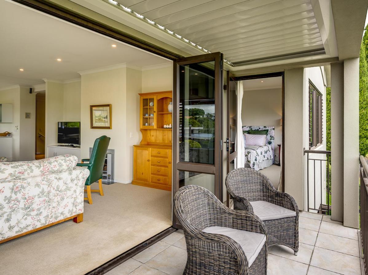 Busby Hill Villa - Havelock North Holiday Home מראה חיצוני תמונה