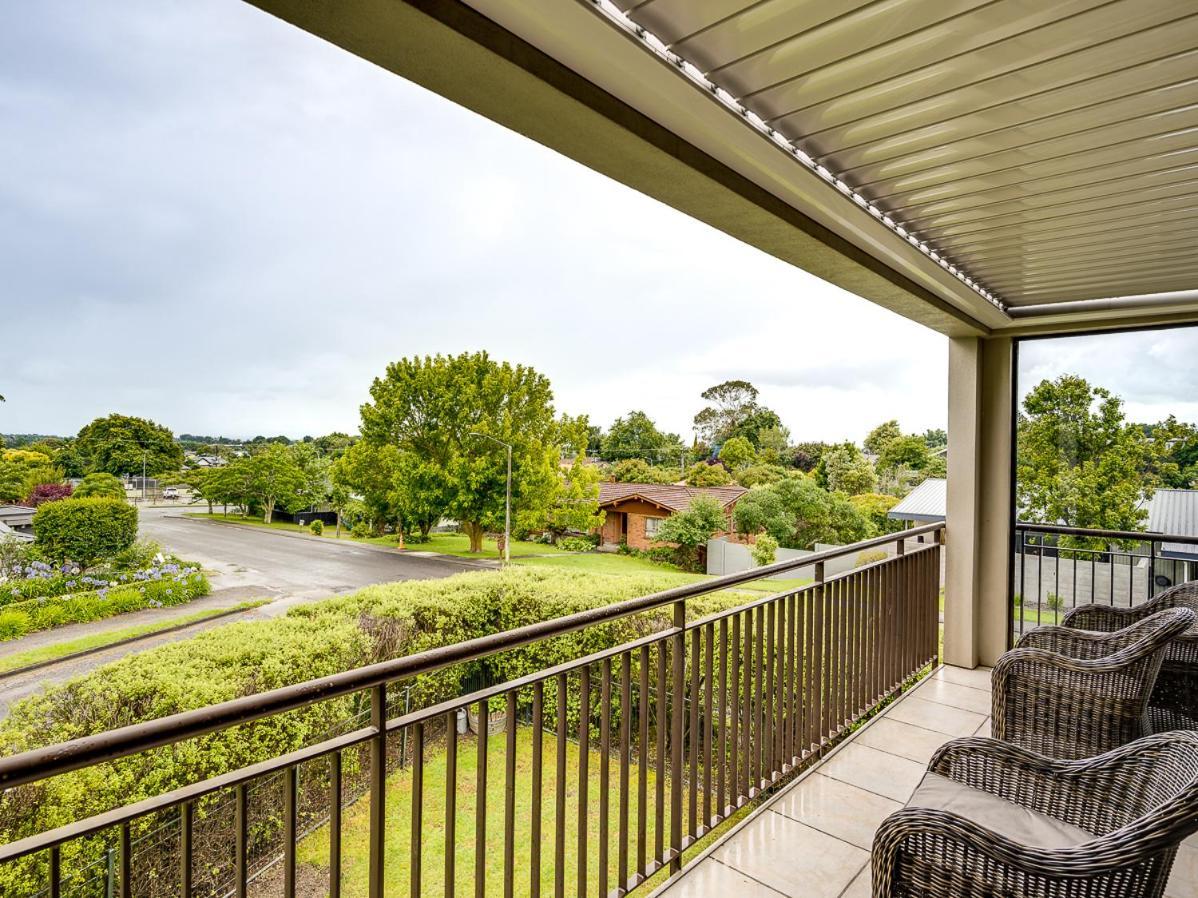 Busby Hill Villa - Havelock North Holiday Home מראה חיצוני תמונה