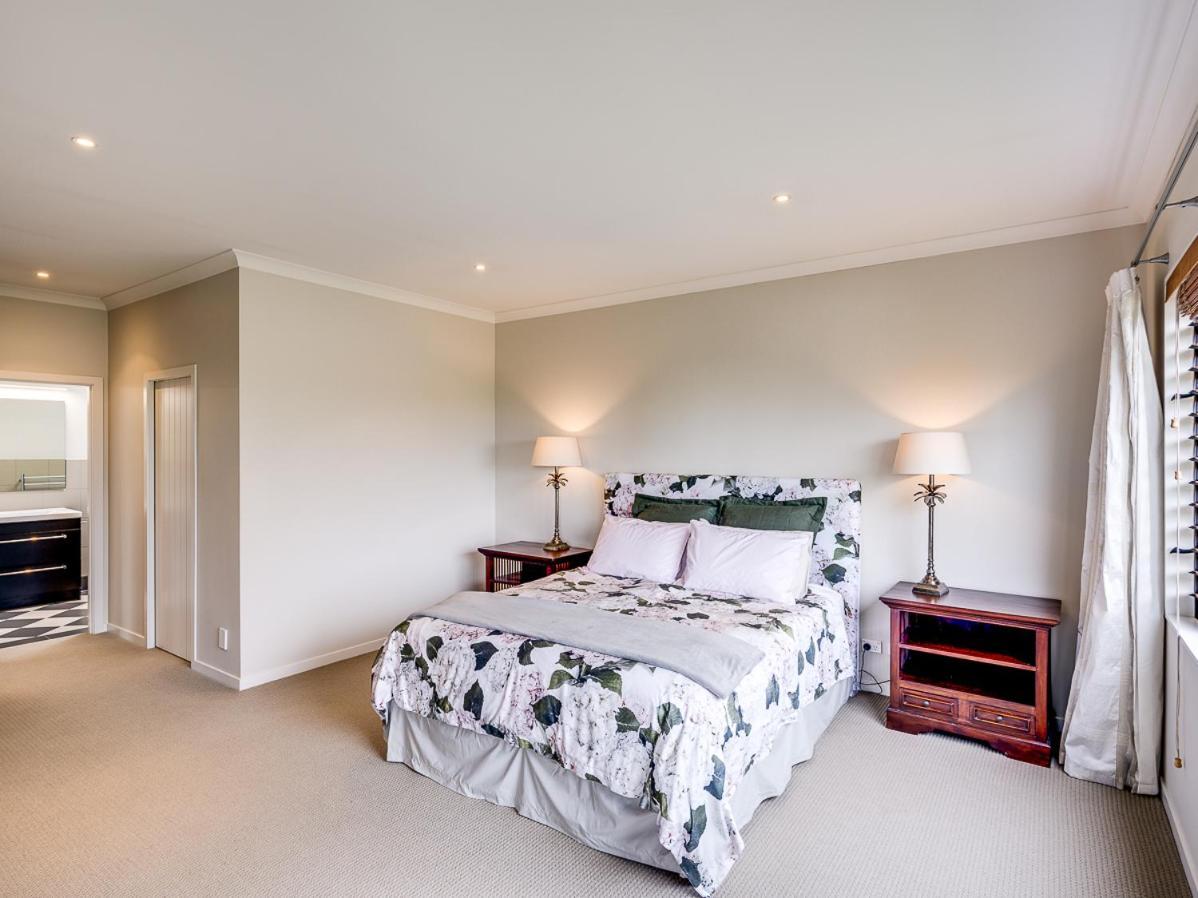 Busby Hill Villa - Havelock North Holiday Home מראה חיצוני תמונה