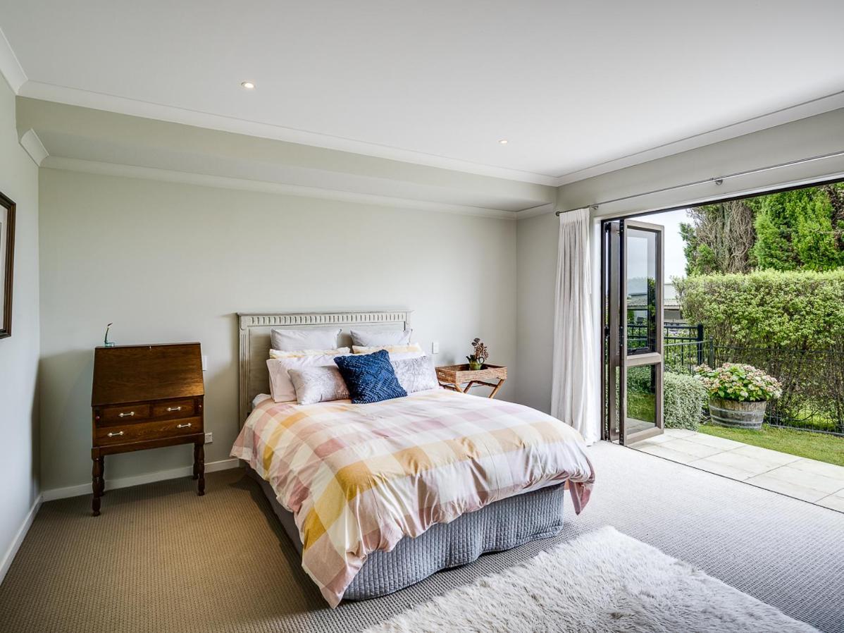 Busby Hill Villa - Havelock North Holiday Home מראה חיצוני תמונה